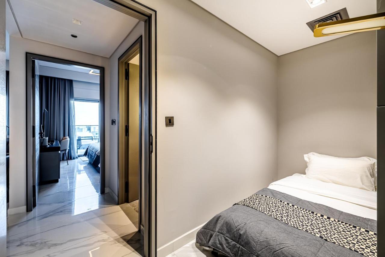 1 Bed Plus Study With Canal View Mag 318 Apartment